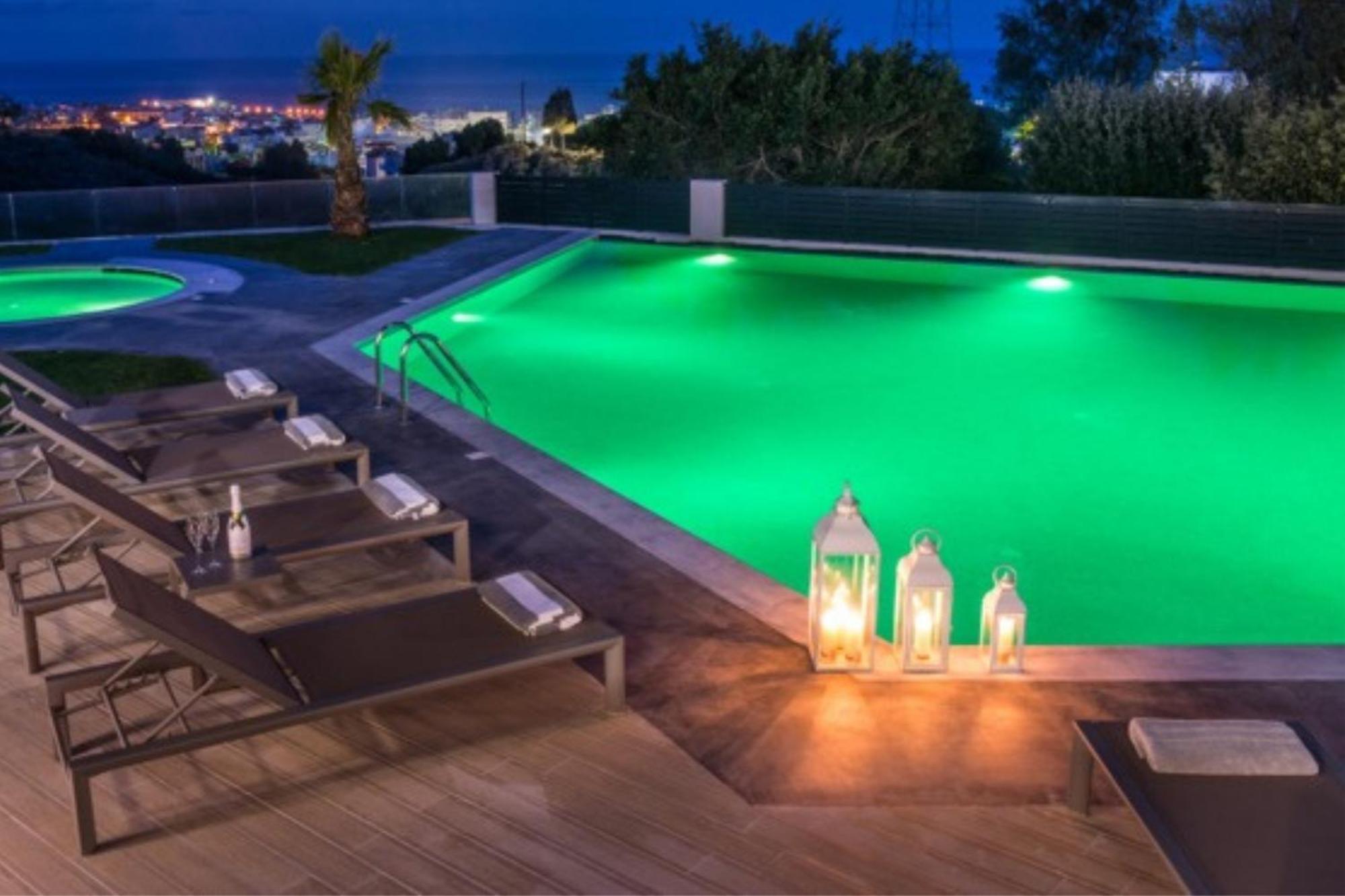 Orama Luxury Villa 4 Bedrooms With Private Pool ヘルソニソス エクステリア 写真