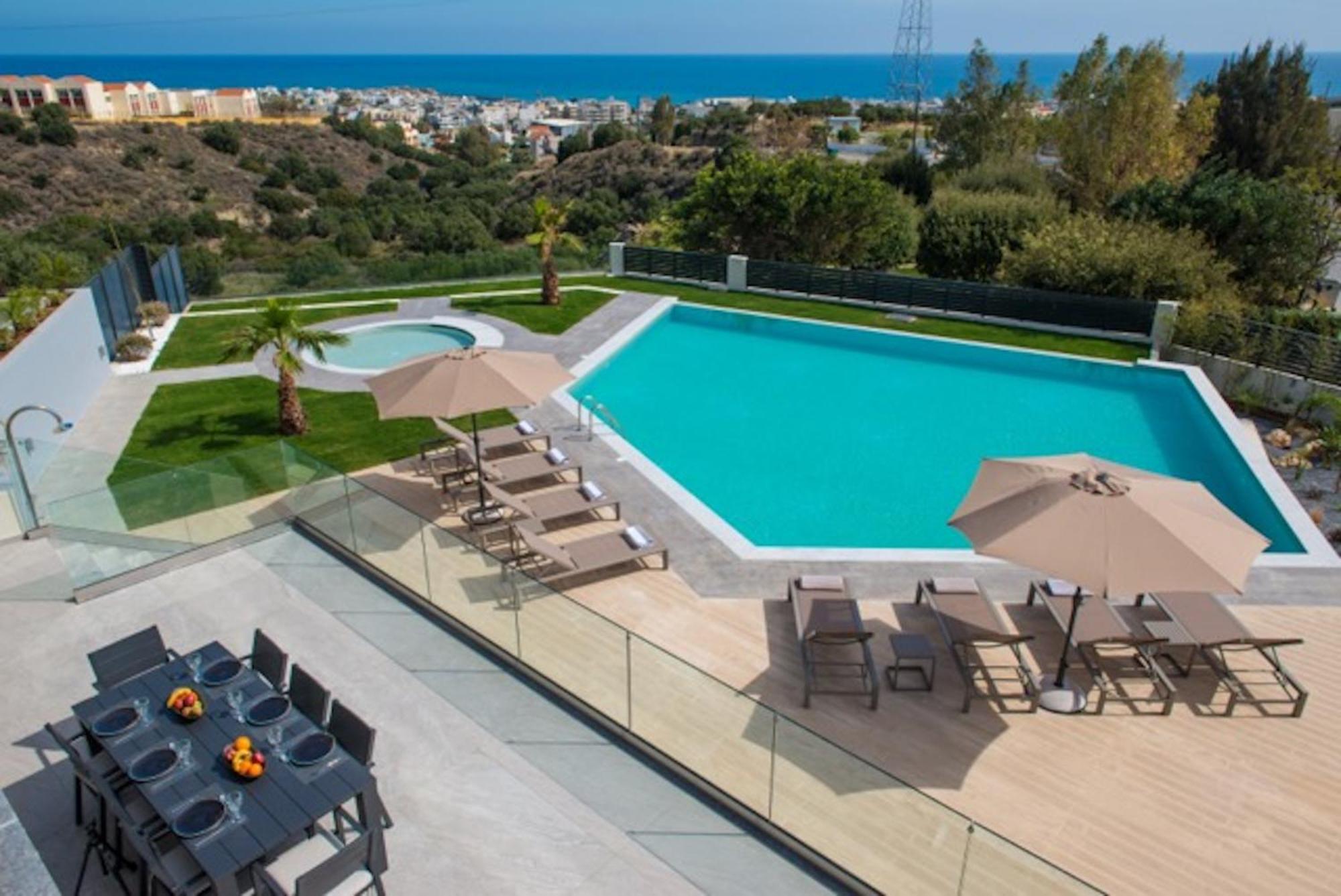 Orama Luxury Villa 4 Bedrooms With Private Pool ヘルソニソス エクステリア 写真